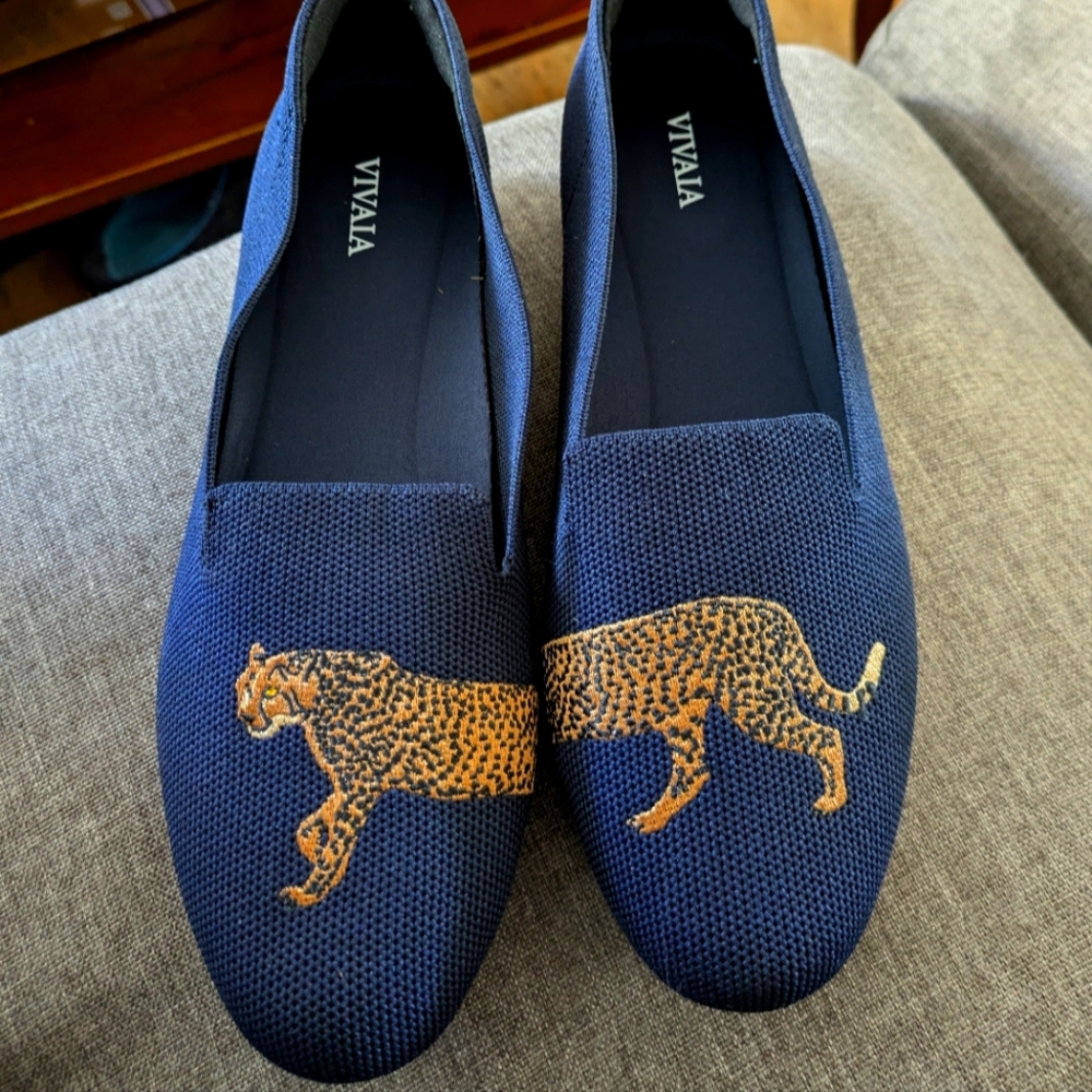 NWB Never Worn Vivaia Audrey Cheetah 🐆 Navy Loafer Flats